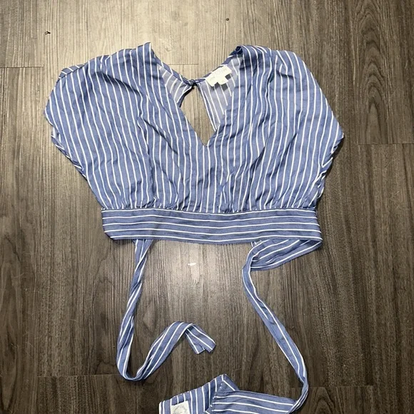 June & Ivy Blue Striped Cropped Cap Sleeve Blouse- Size Medium - Picture 4 of 5